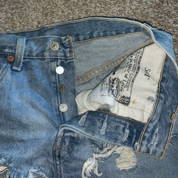 Levi Ripped 501 Short - Picture 2 of 3